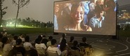 （狠狠操狠狠插狠狠干视频在线观看转载）成都秋夜“新耍法”：到公园看坝坝电影